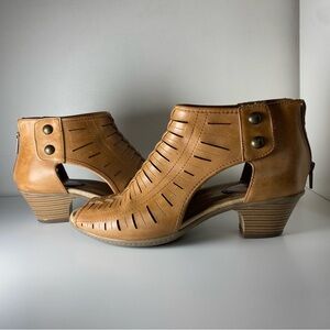 earth | Sand Brown Cutout Ankle Gladiator Sandals